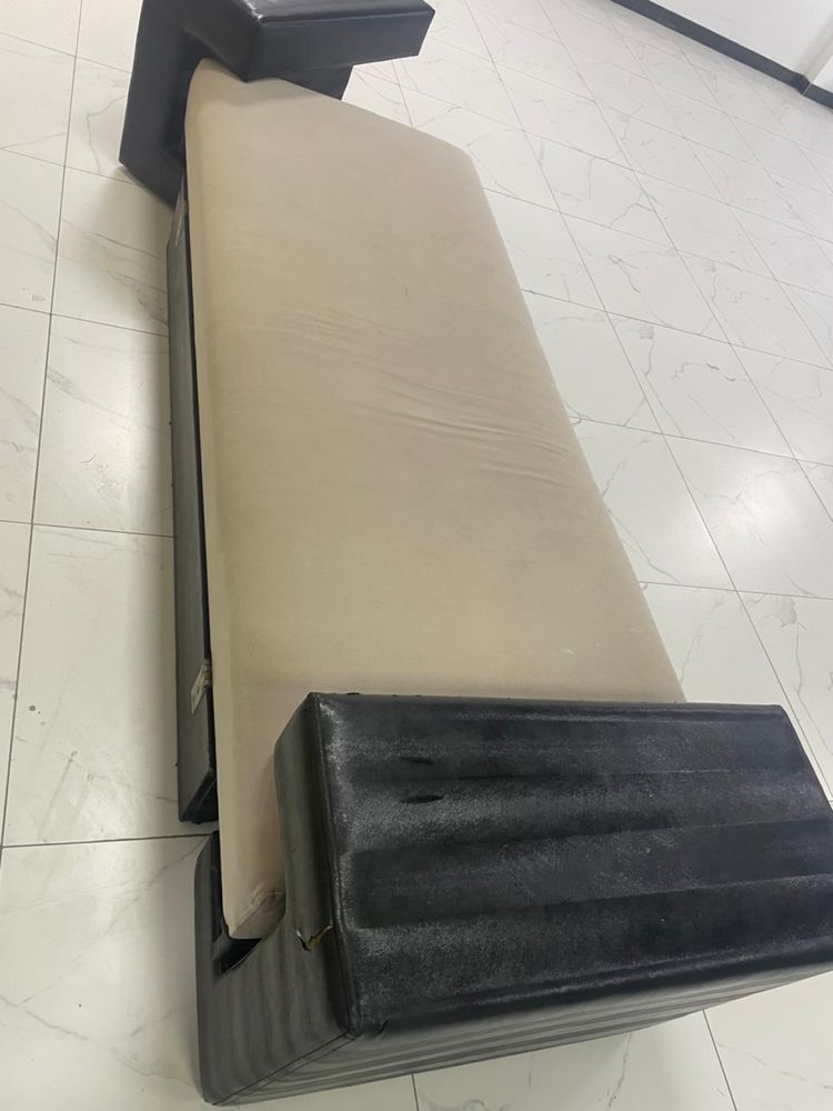 Продам диванчик в хорошем состоянии
