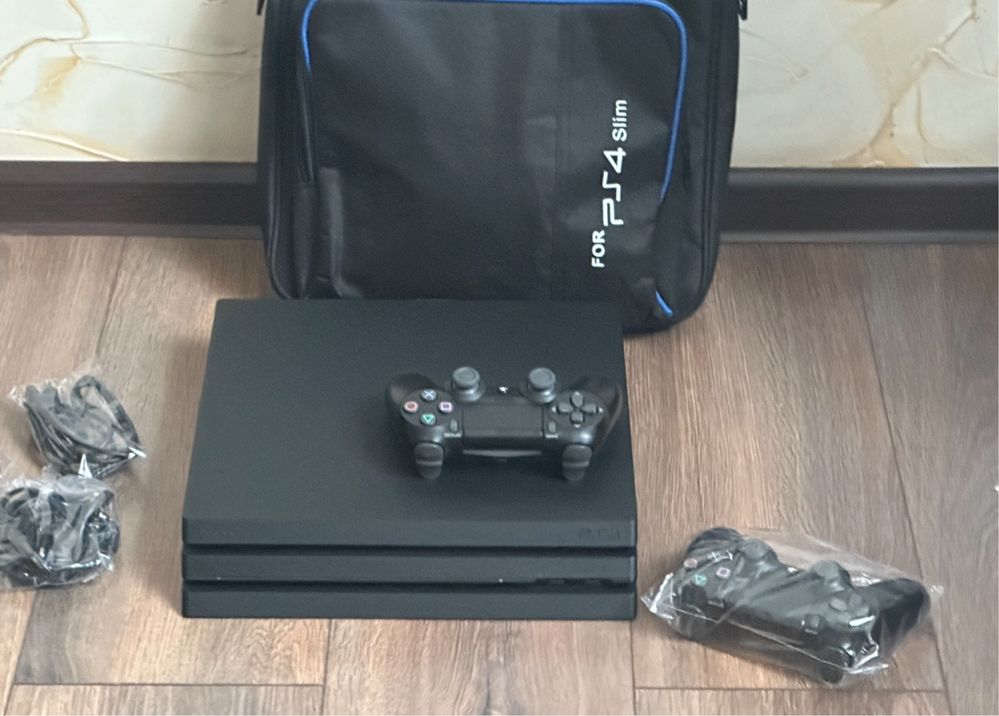 Playstation 4 Pro 1TB 1000GB/2 джойстика/+сумка/полный комплект