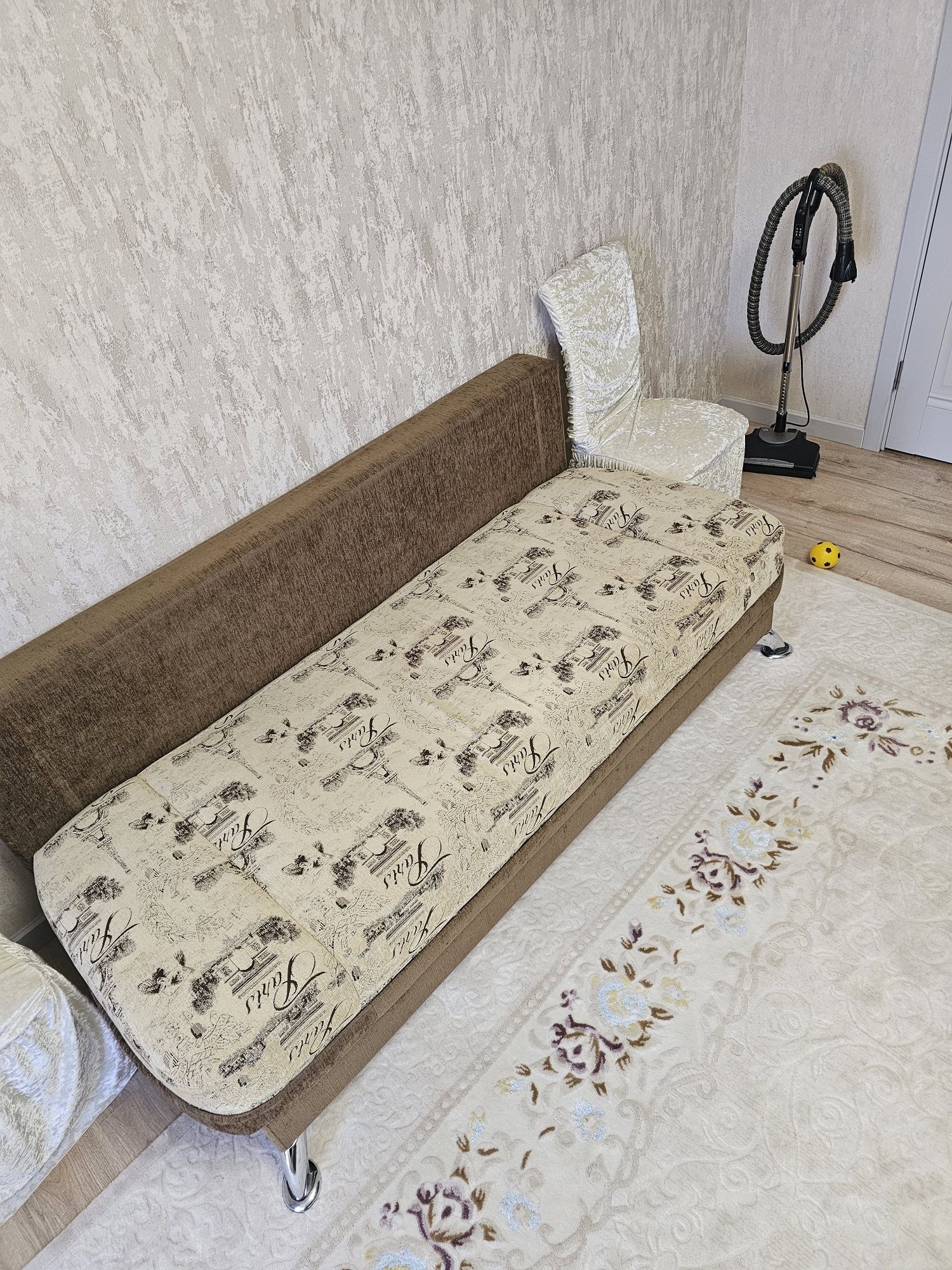 Продаётся чистый ухоженный мягкий диван раскладной.