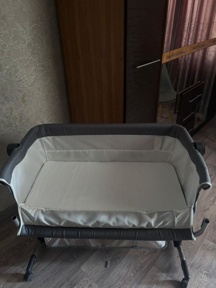 Продам прикроватную кроватку