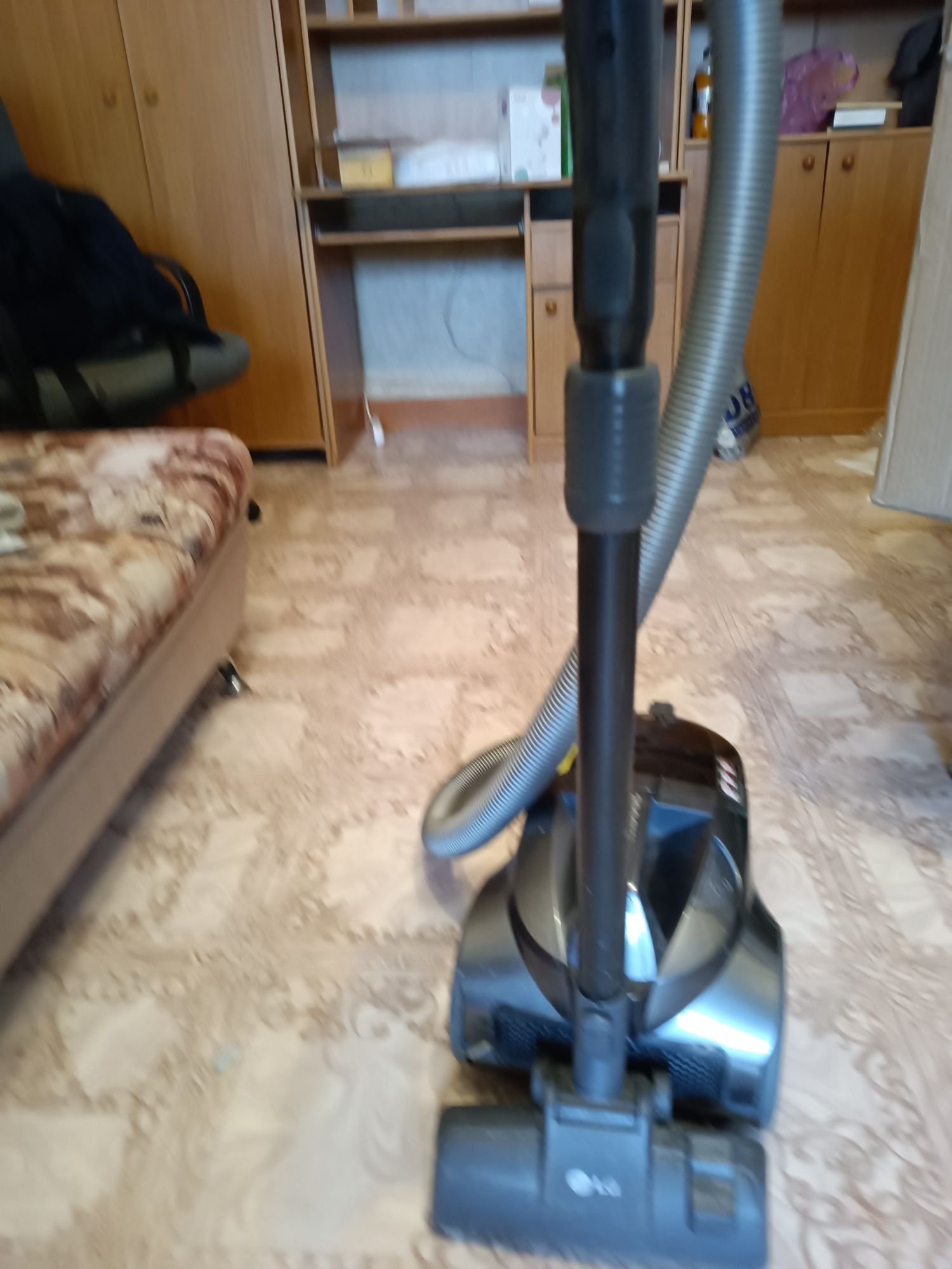 Продам пылесос LG