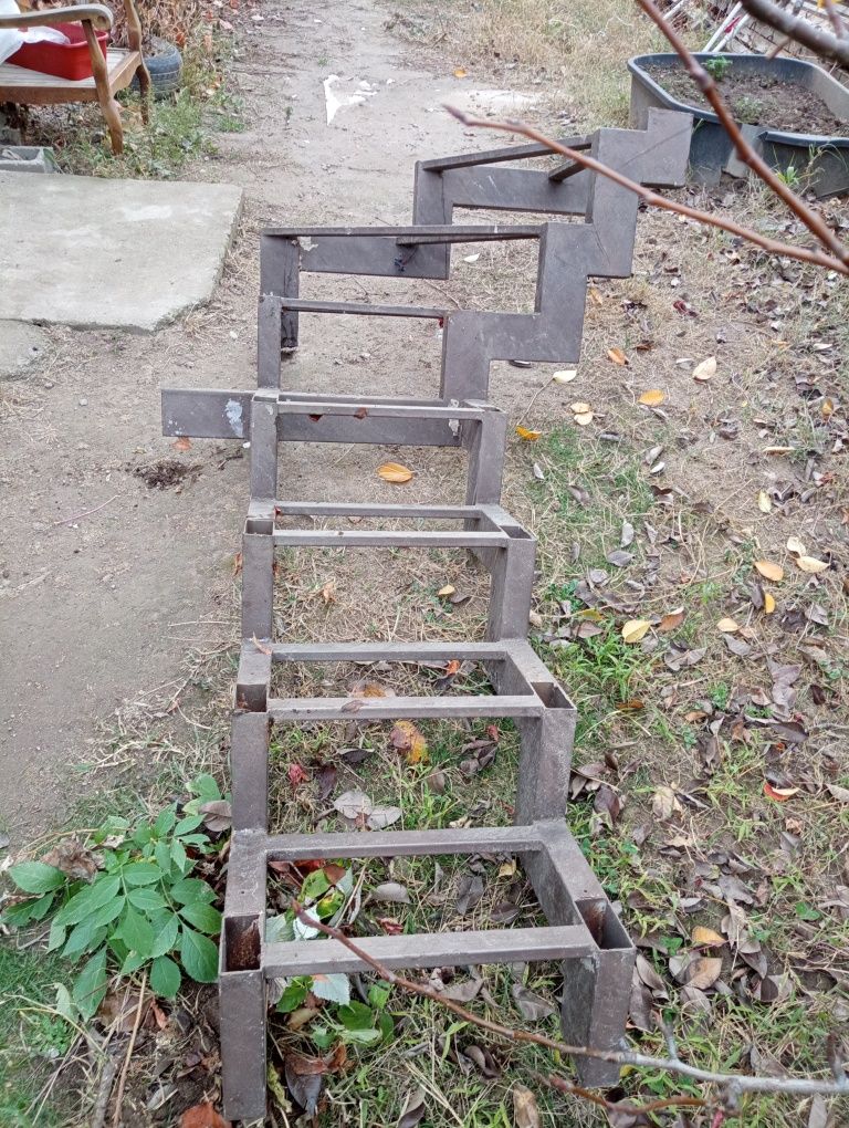 Каркас лестницы металл