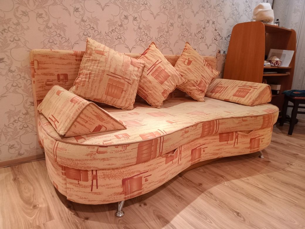 Софа раскладной, ухоженный.