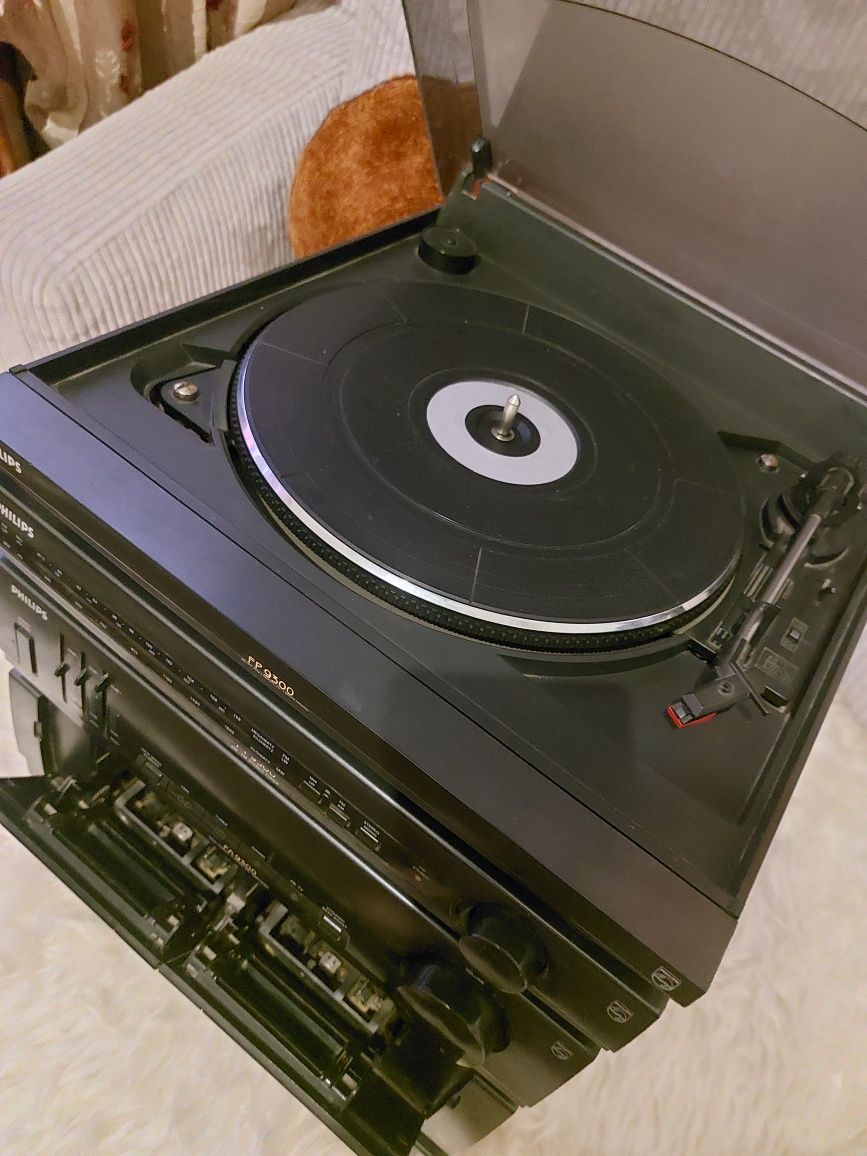 Музыкальный центр PHILIPS