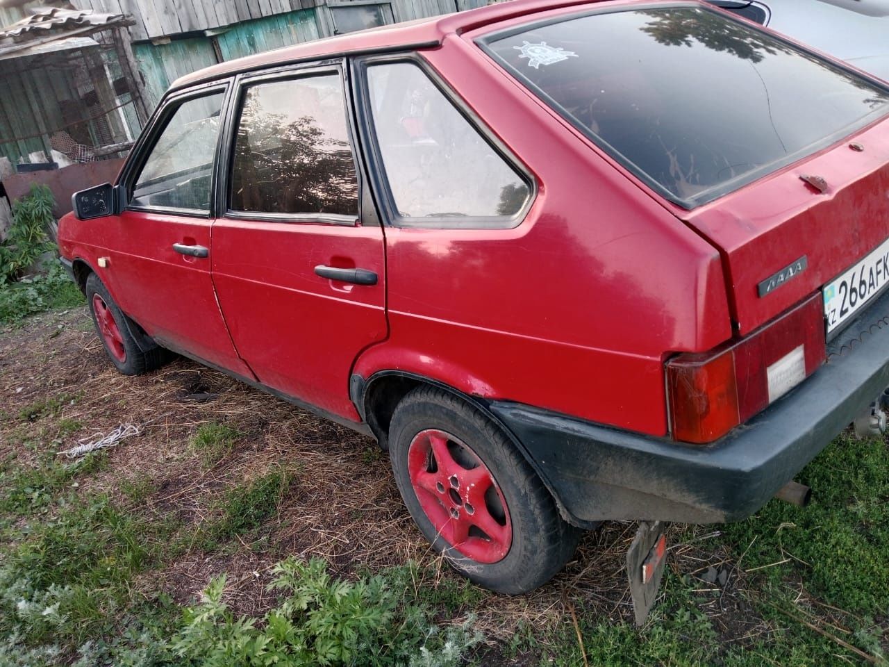 Продам ваз-2109  уверенном ходу