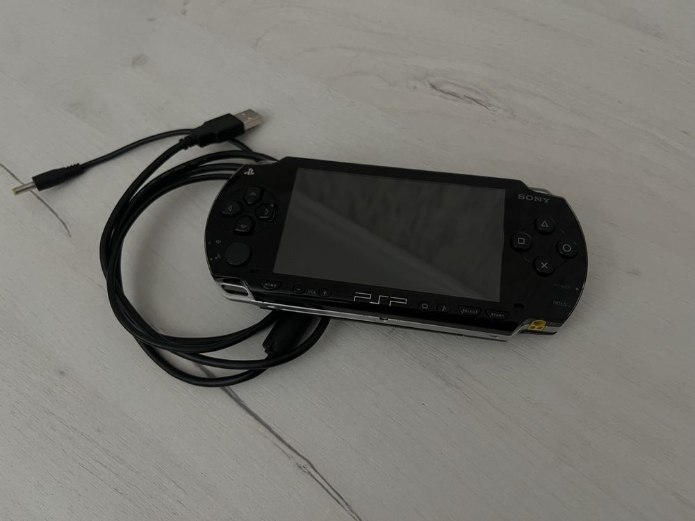 Продам приставку PSP 1000