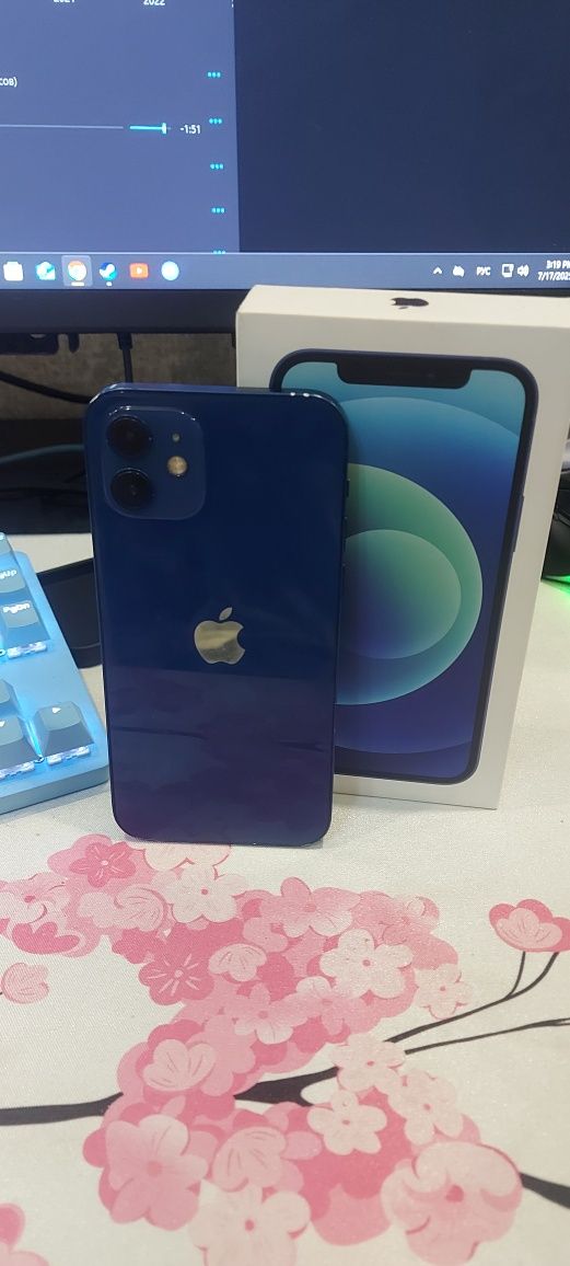Продам iPhone 12