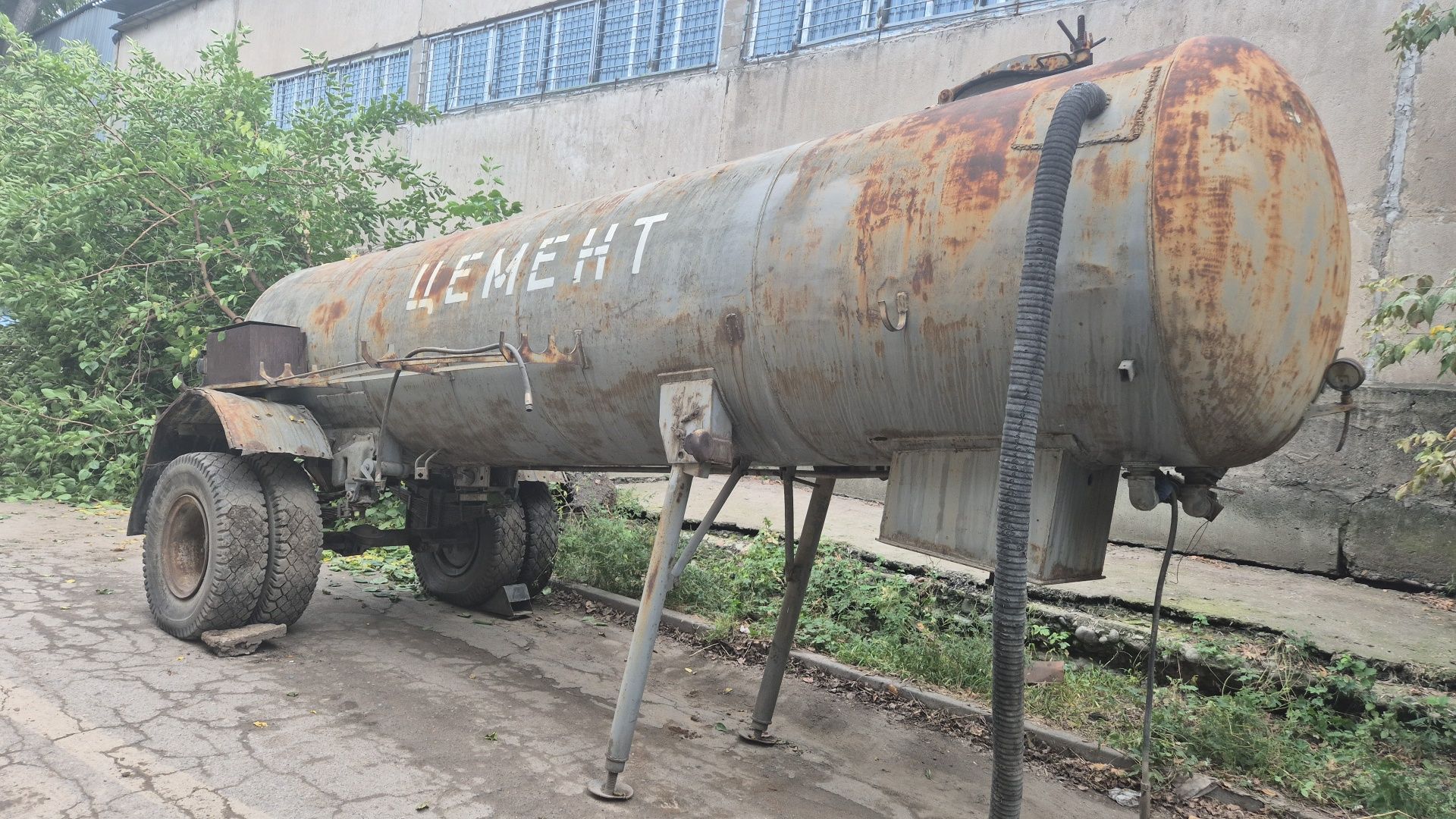 Цементовоз зил прицеп