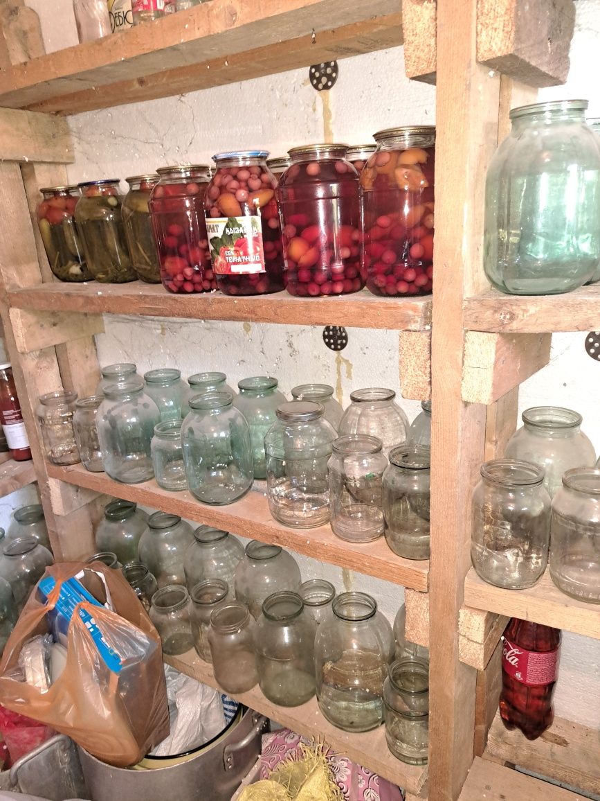 Продам банки разные,3х,2х,1 и маленькие есть,по всем вопросам пишите и