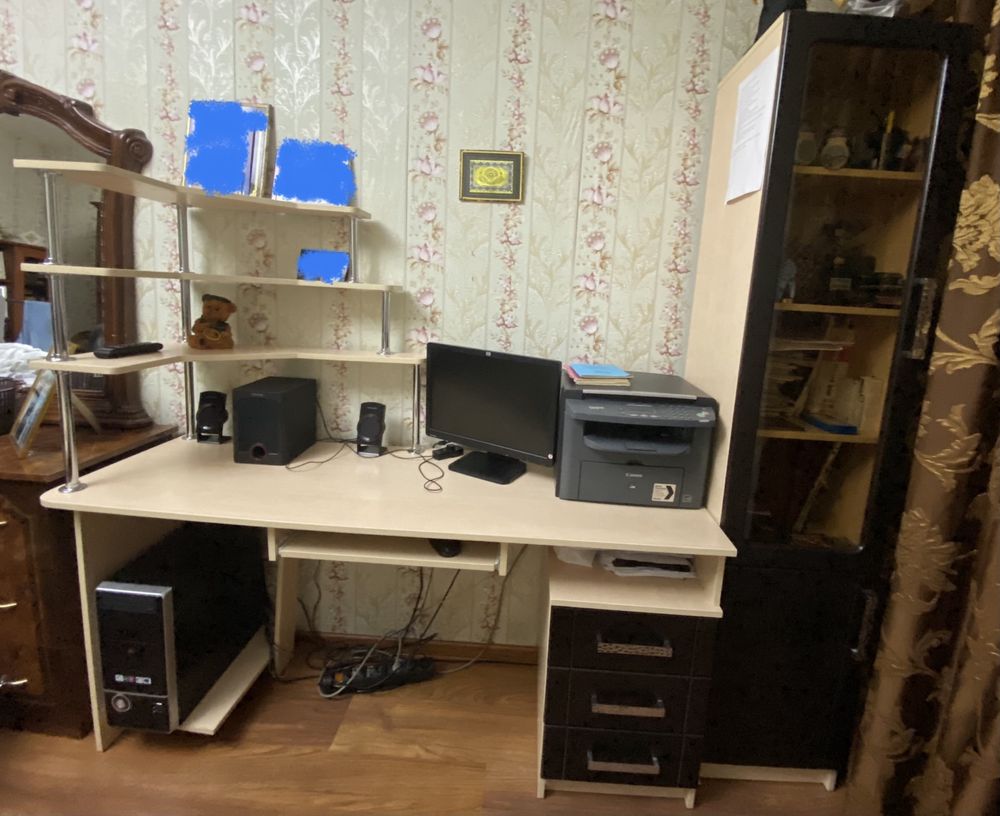 Компьютерный стол со шкафчиком