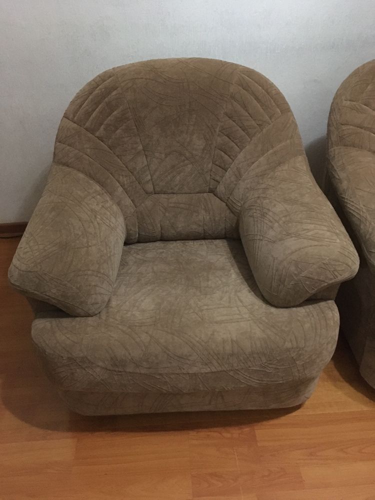 Продам диван с креслами в отличном состояний без запахов,грязи,пыли,