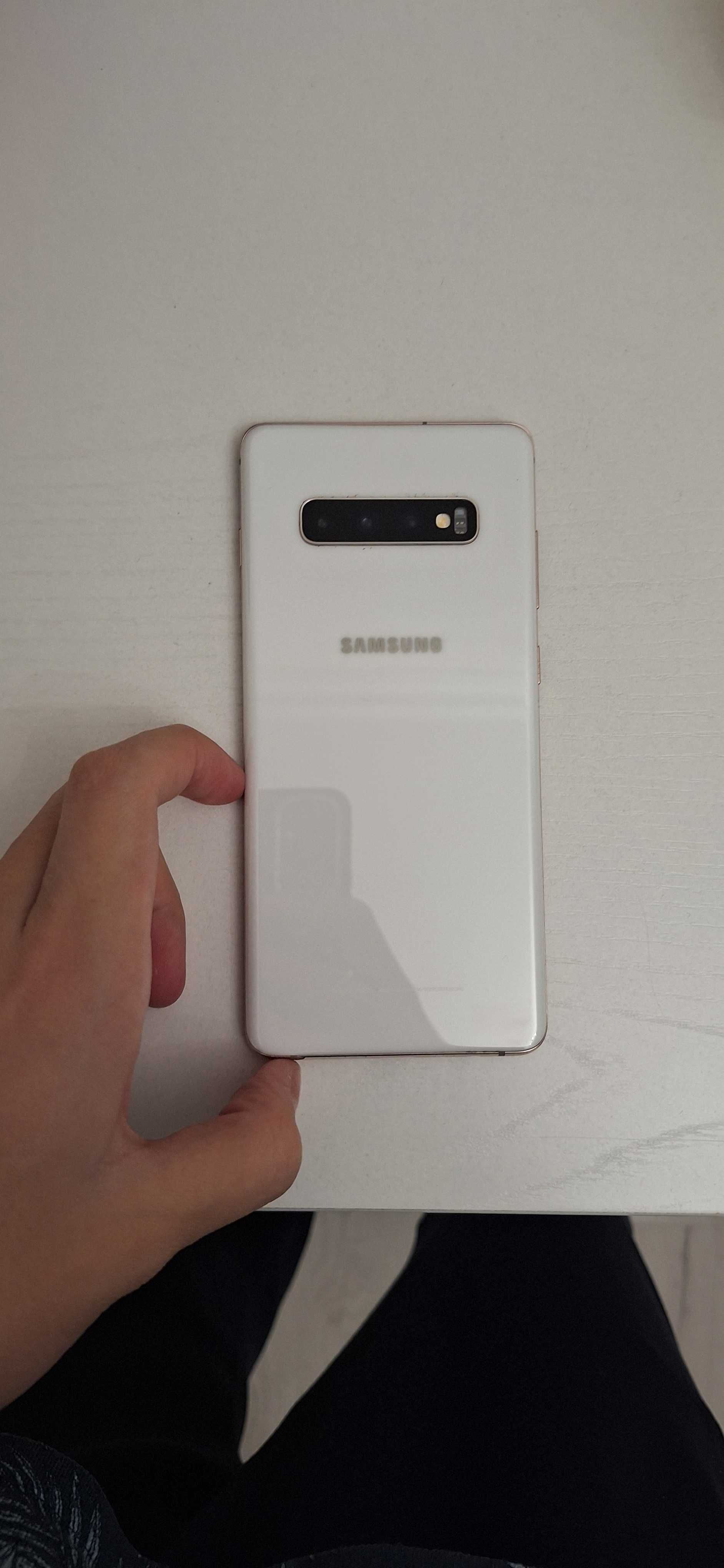 Samsung s 10+ телефон