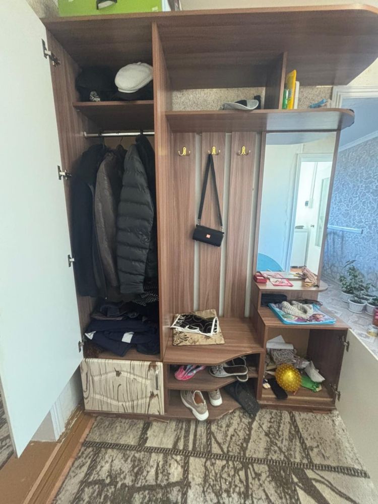 Продам шкаф в прихожую