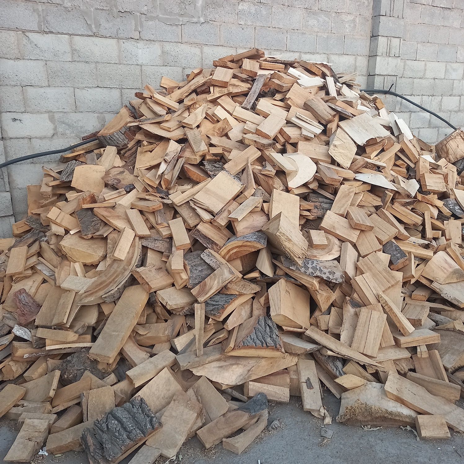В продаже опилки