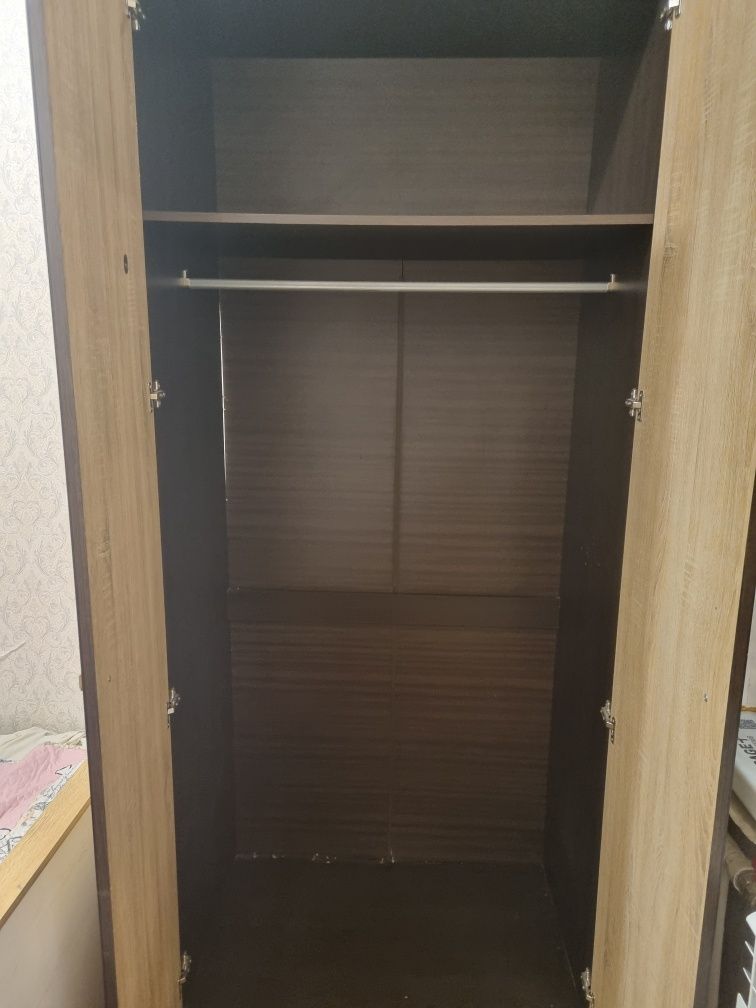 Продаётся шкаф тёмного цвета