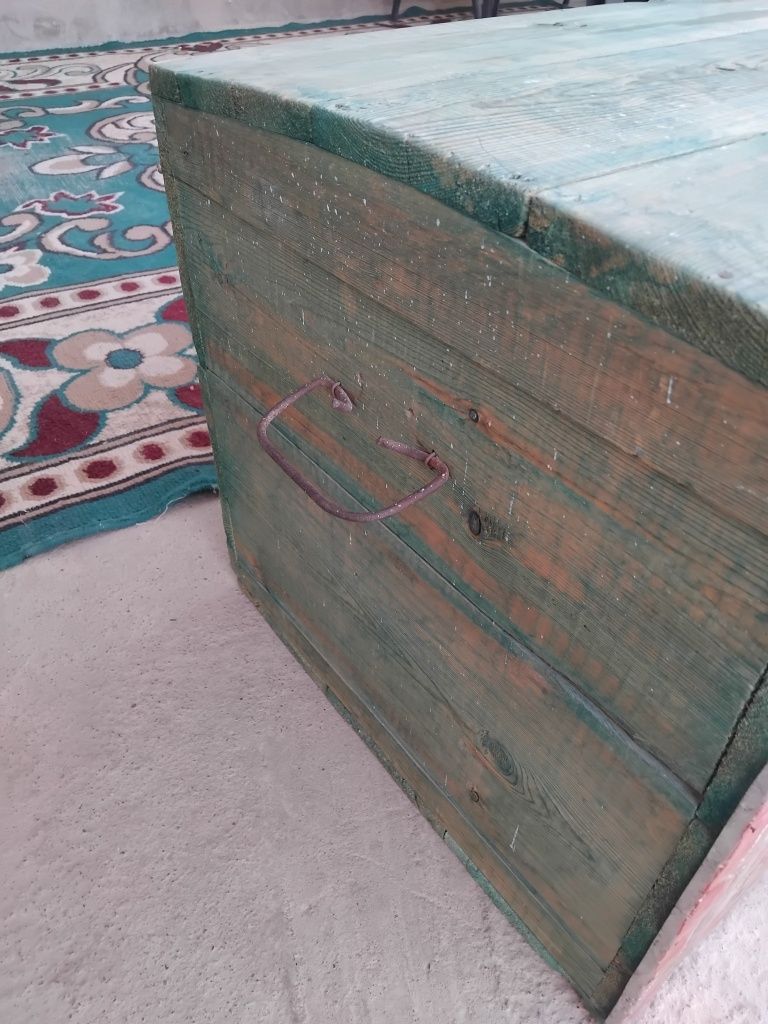 Продам сундук 1986 года.