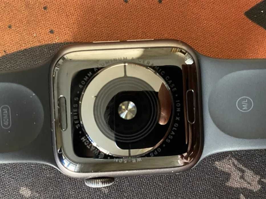 Apple Watch Series 5,Смарт-часы Apple Watch Series 5 40 мм