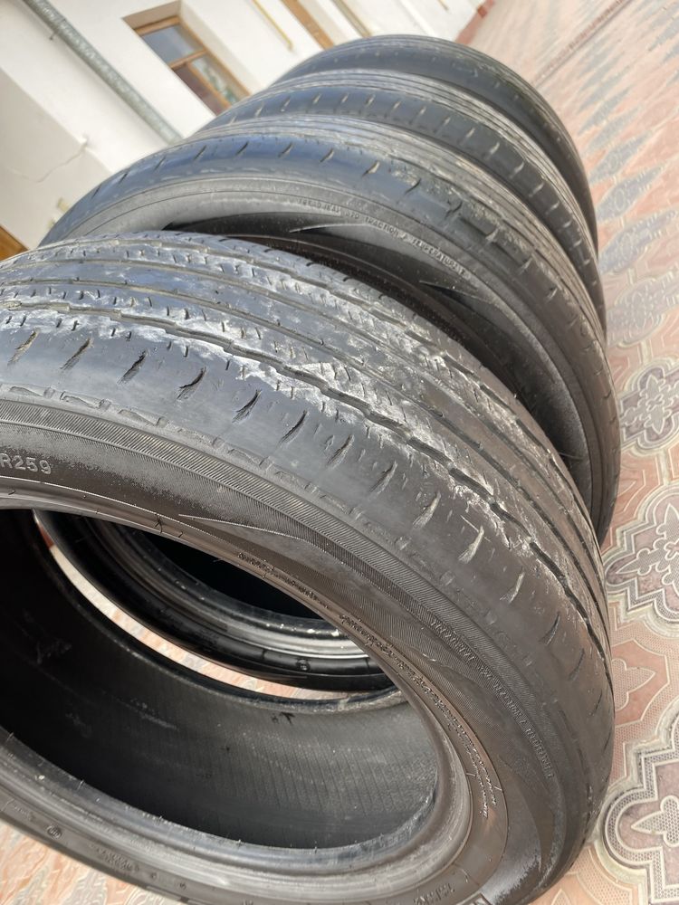 Продам комплект б/у шин Triangle 235/55 R18