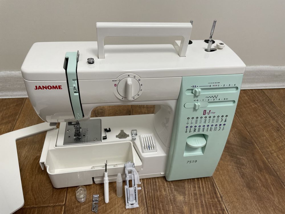 Швейная машинка JANOME 7519