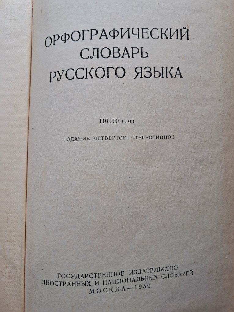 Продам   книги .