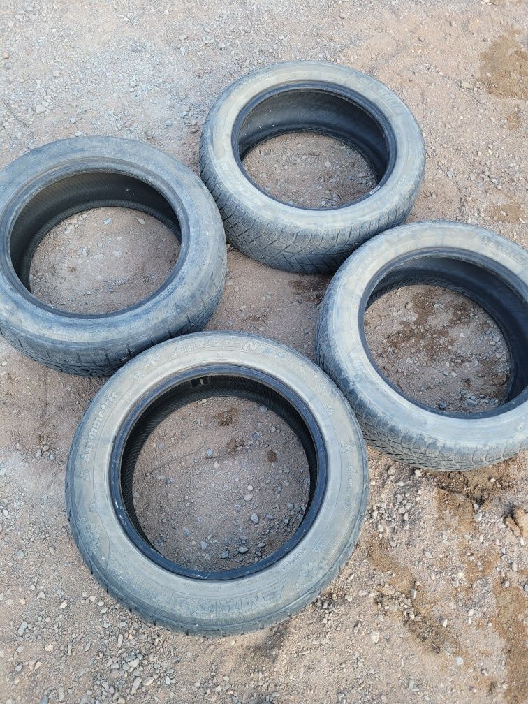 Продаётсяб/у шины. 225/60R18 104H- 2шт  225/55R18 98H-2 шт
