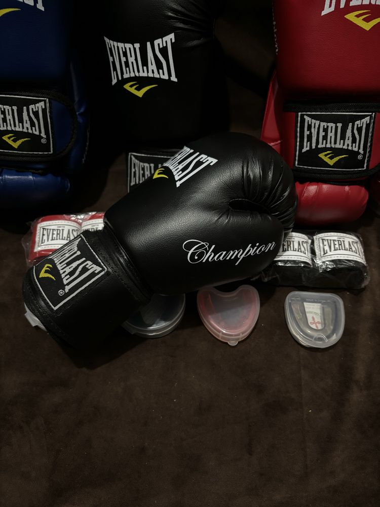 боксерские перчатки шлем лапа бинт капа Everlast