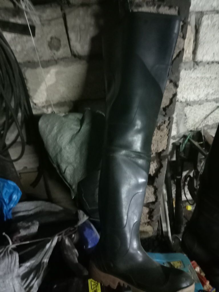 Продам сапоги болотные