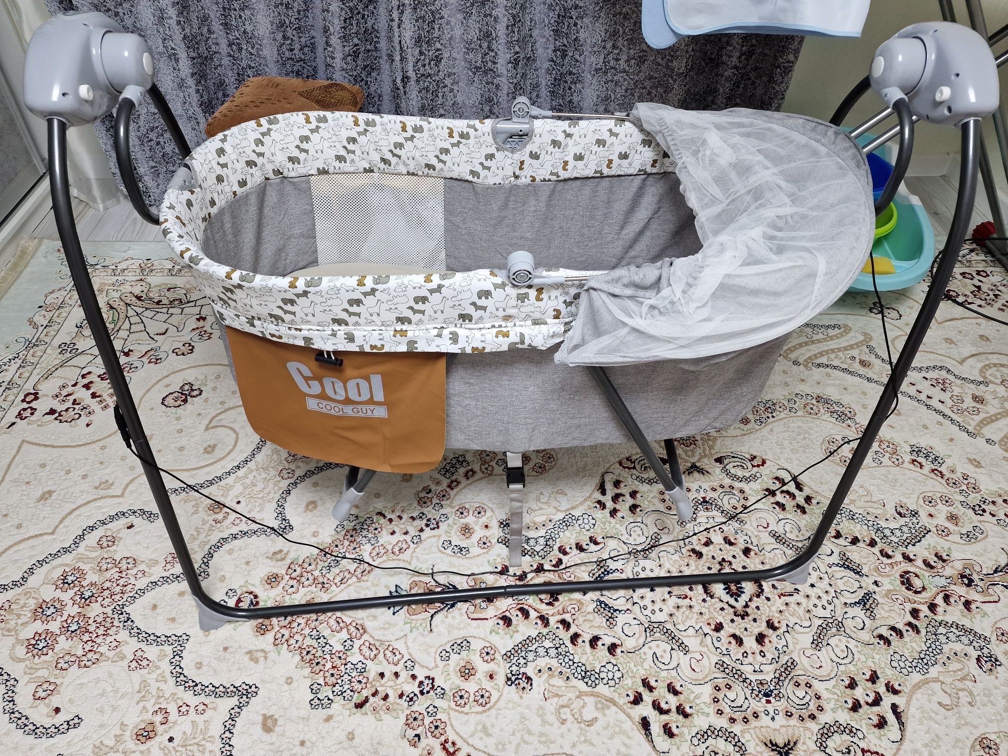 Продам детскую кровать качалку