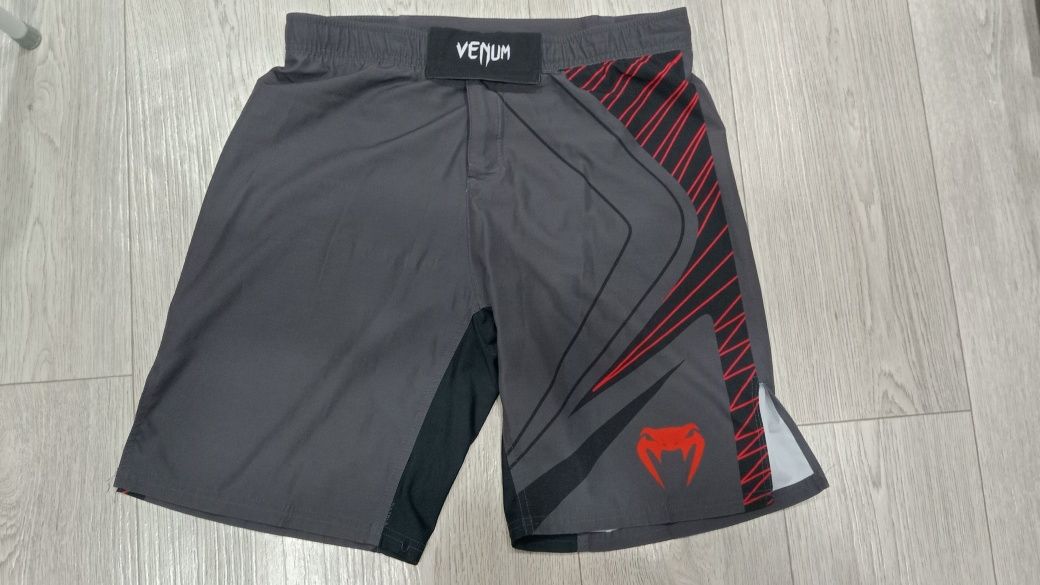 Рашгард от компании Venum