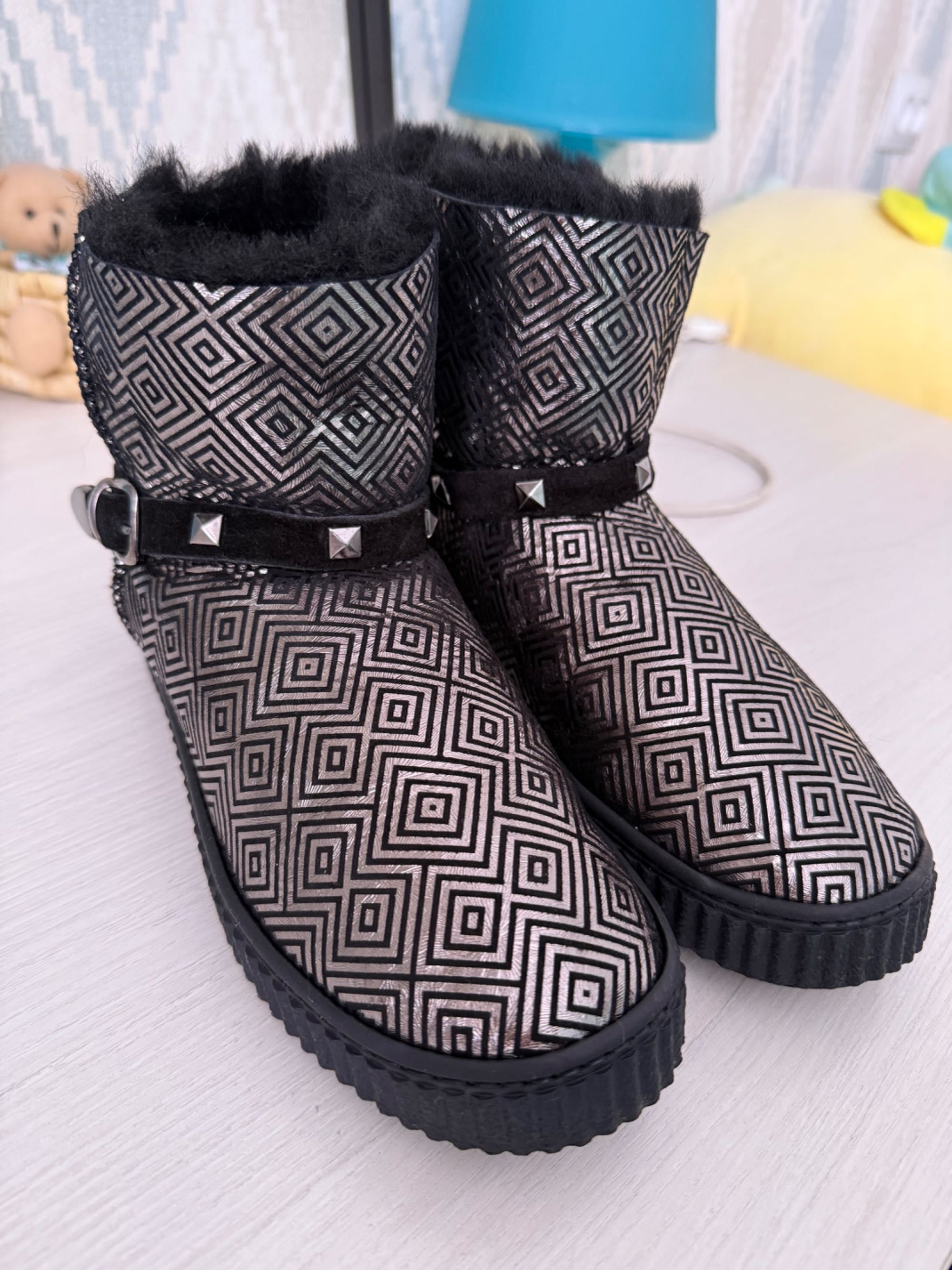 Продам угги на девочку