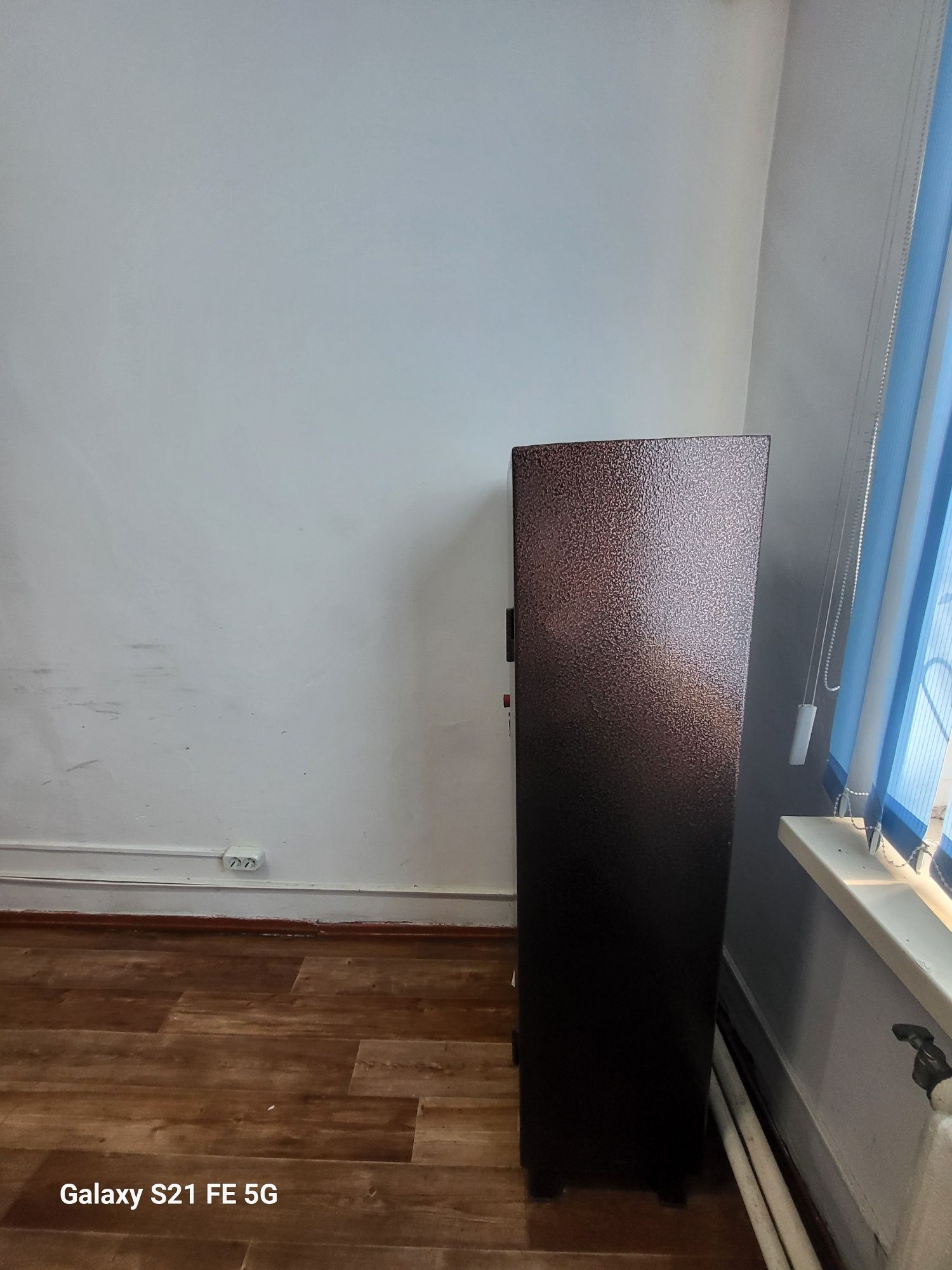 Продам металлический сейф