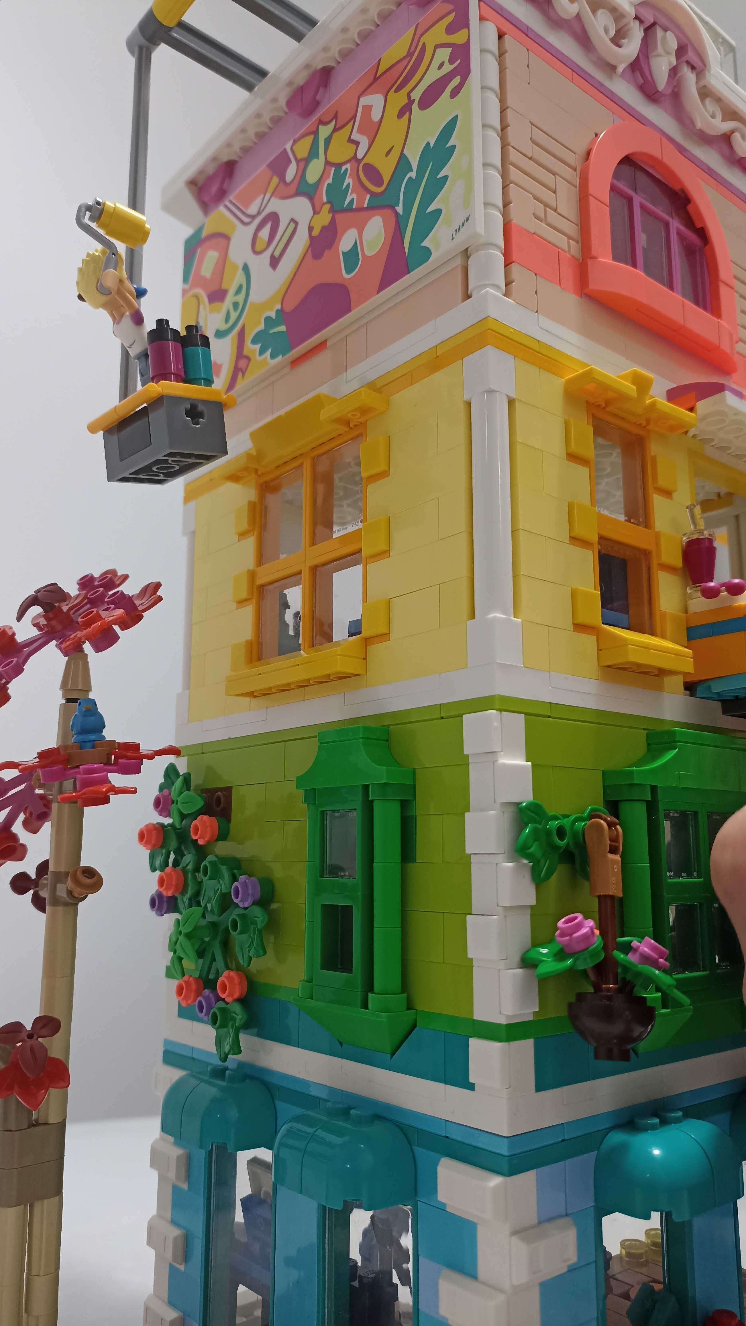 LEGO Общественный центр Хартлейк-Сити Friends 41748 heartlake city