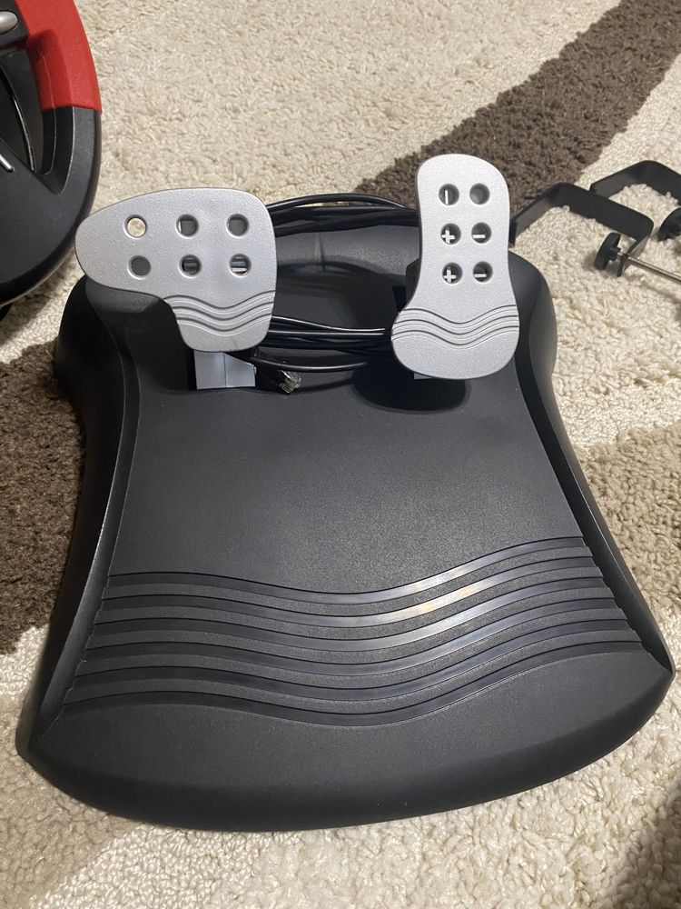 Продам игровой руль Genius Speed Wheel 3 MT Red