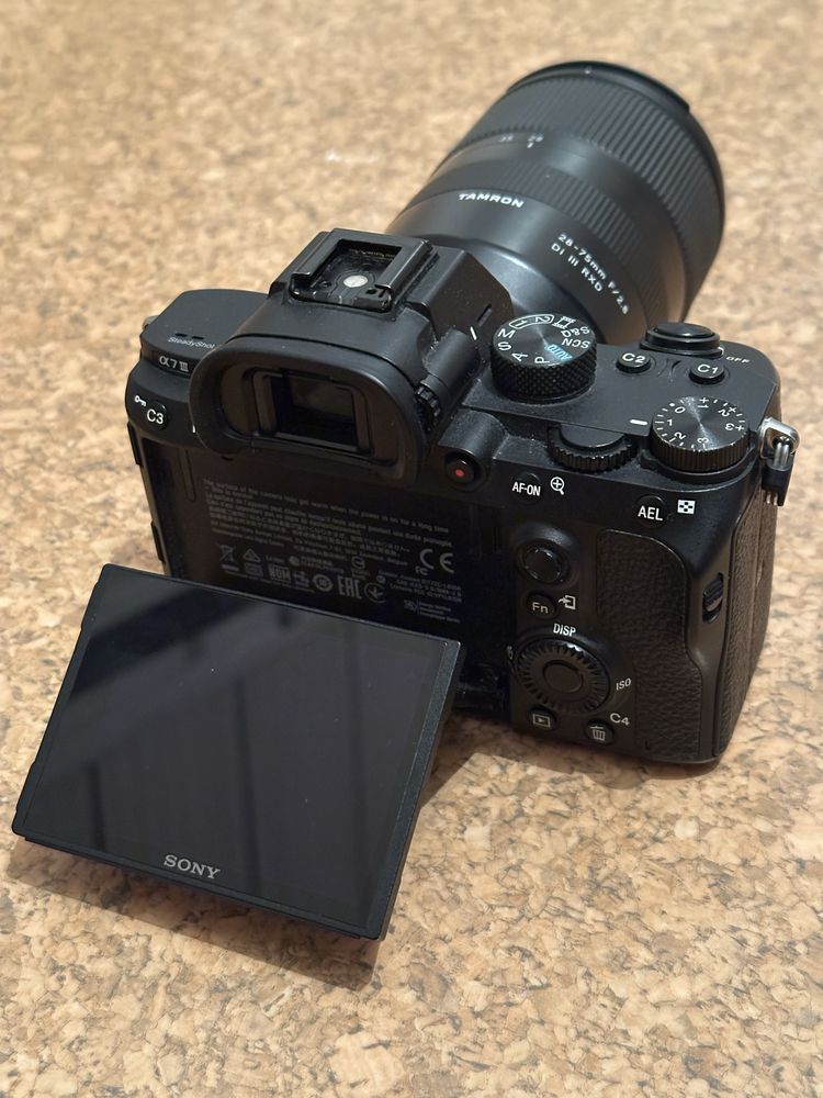 Sony A7 iii продается в хорошем состояний. В комплекте   2  батарейки
