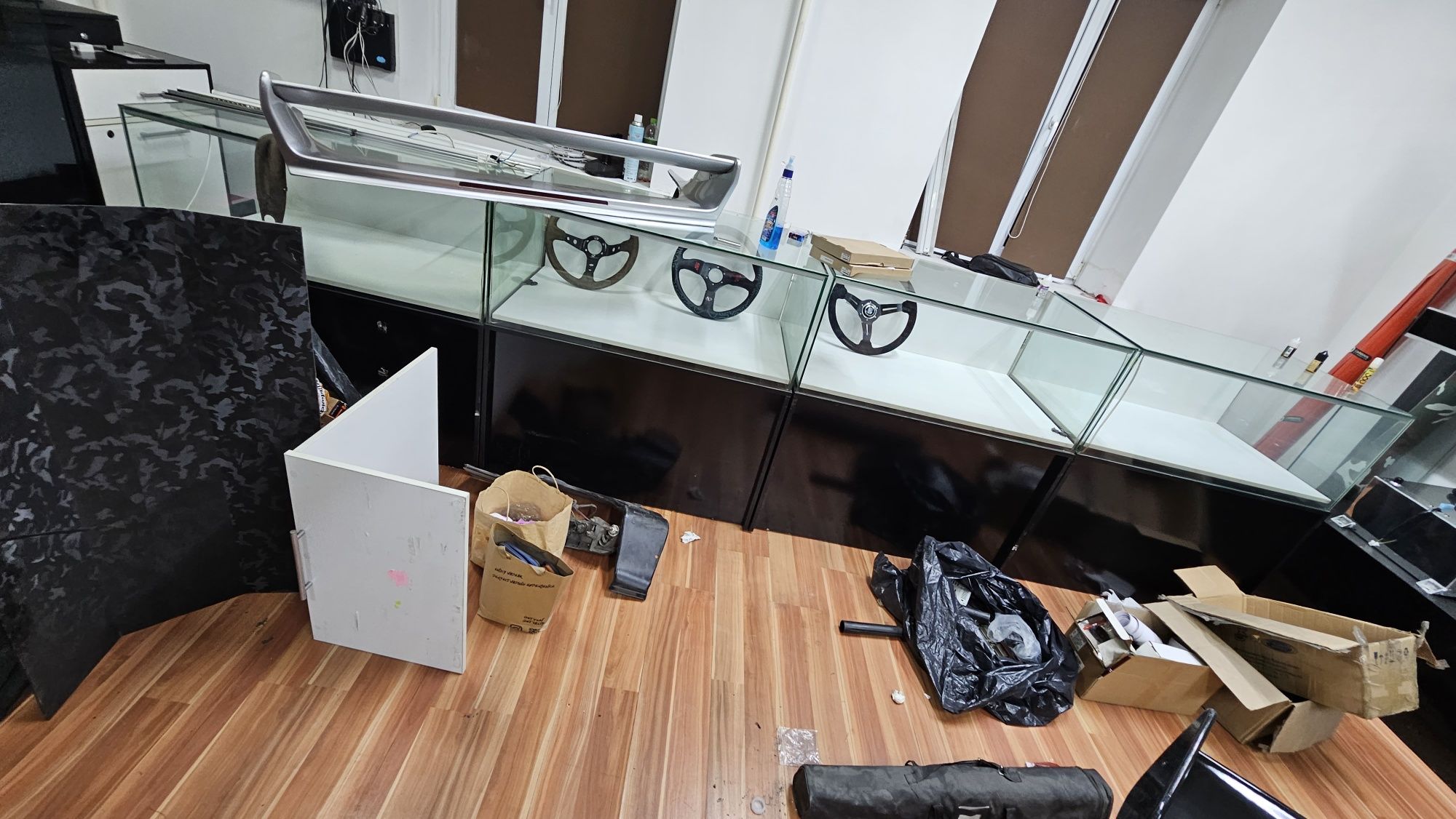 Продам ветрины двух видов