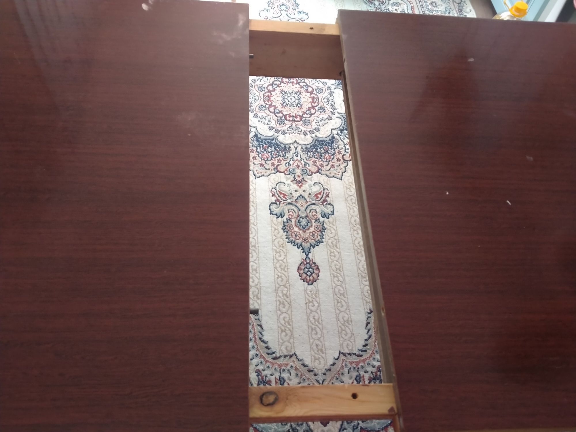 Продам столы разные