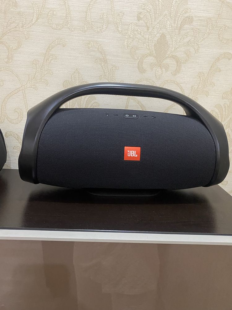 Портативная колонка JBL Boombox