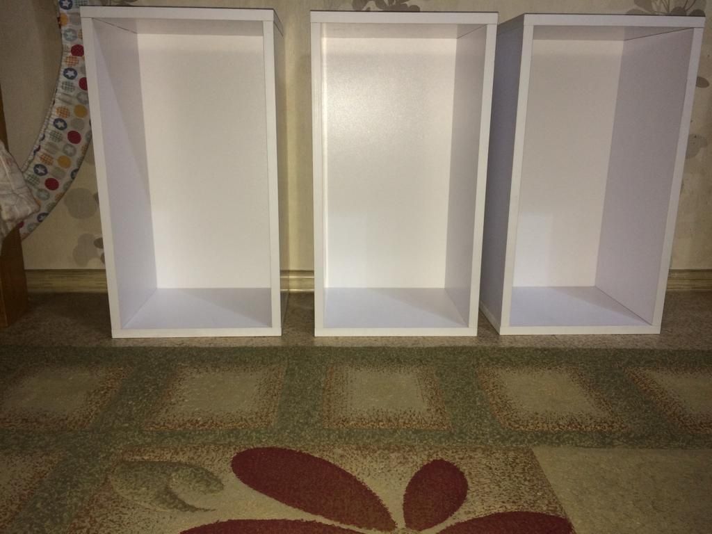Полки настенные из ламината.
