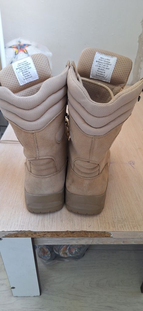 Продам берцы размер 40.