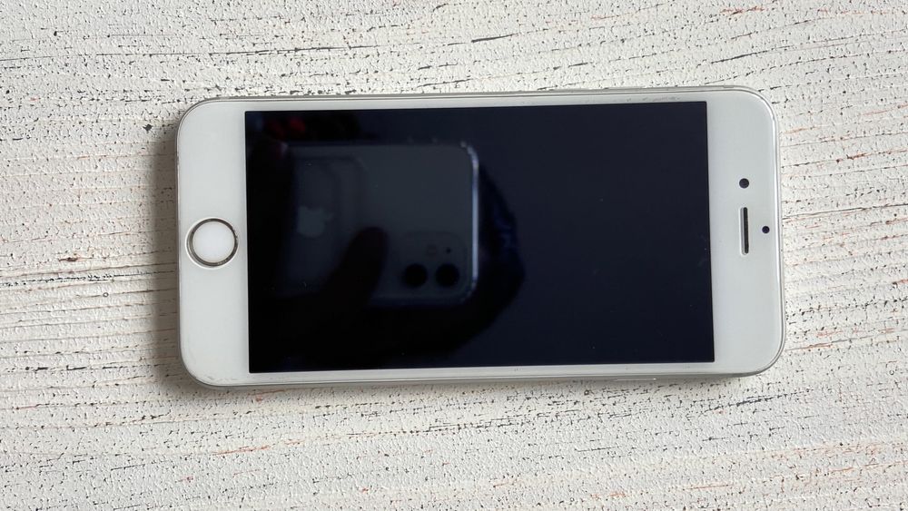 Продам Айфон 6s 16 гб