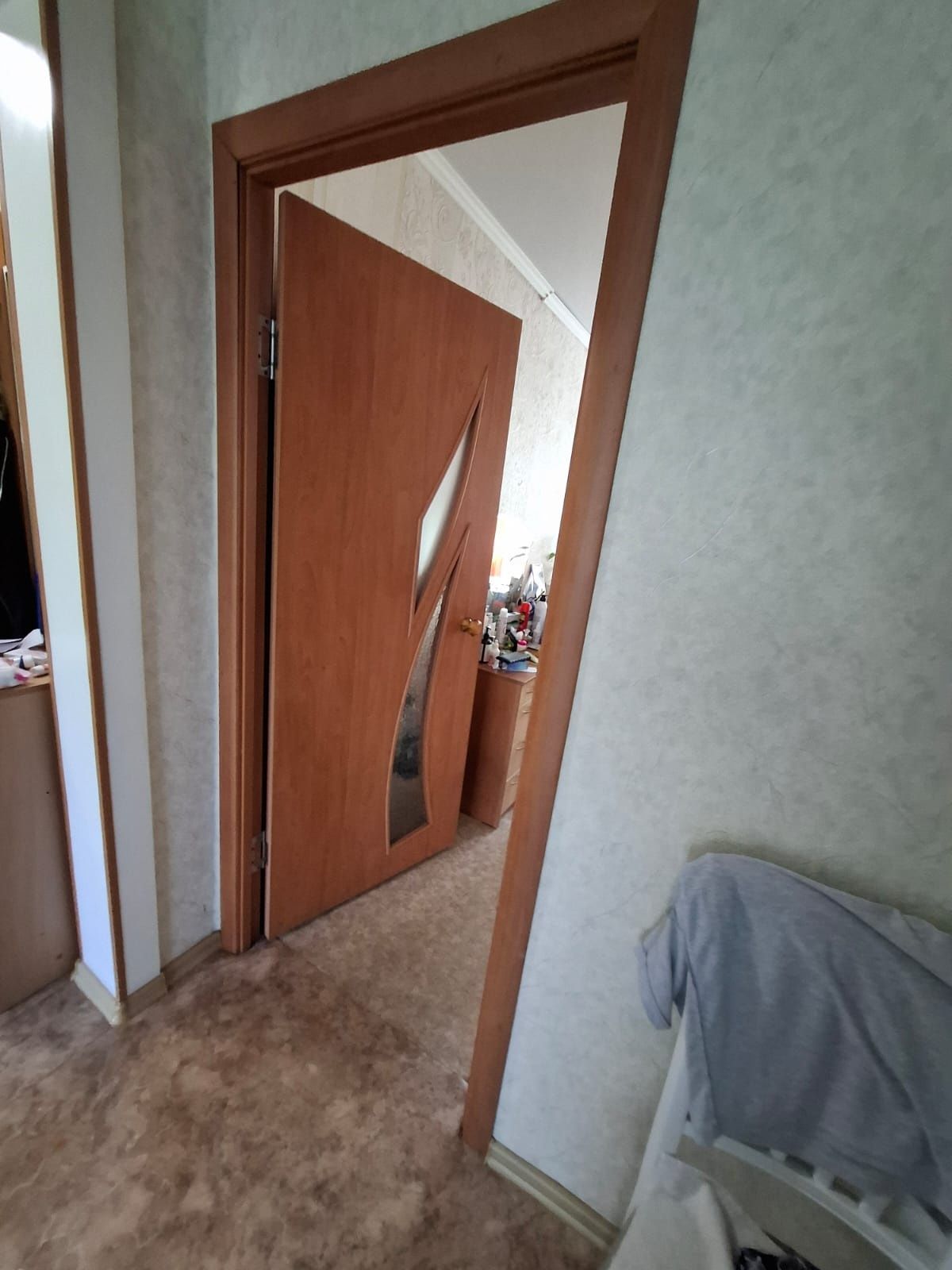 Двери межкомнатные б/у, размер 700 и  800 см, в хорошем состоянии.