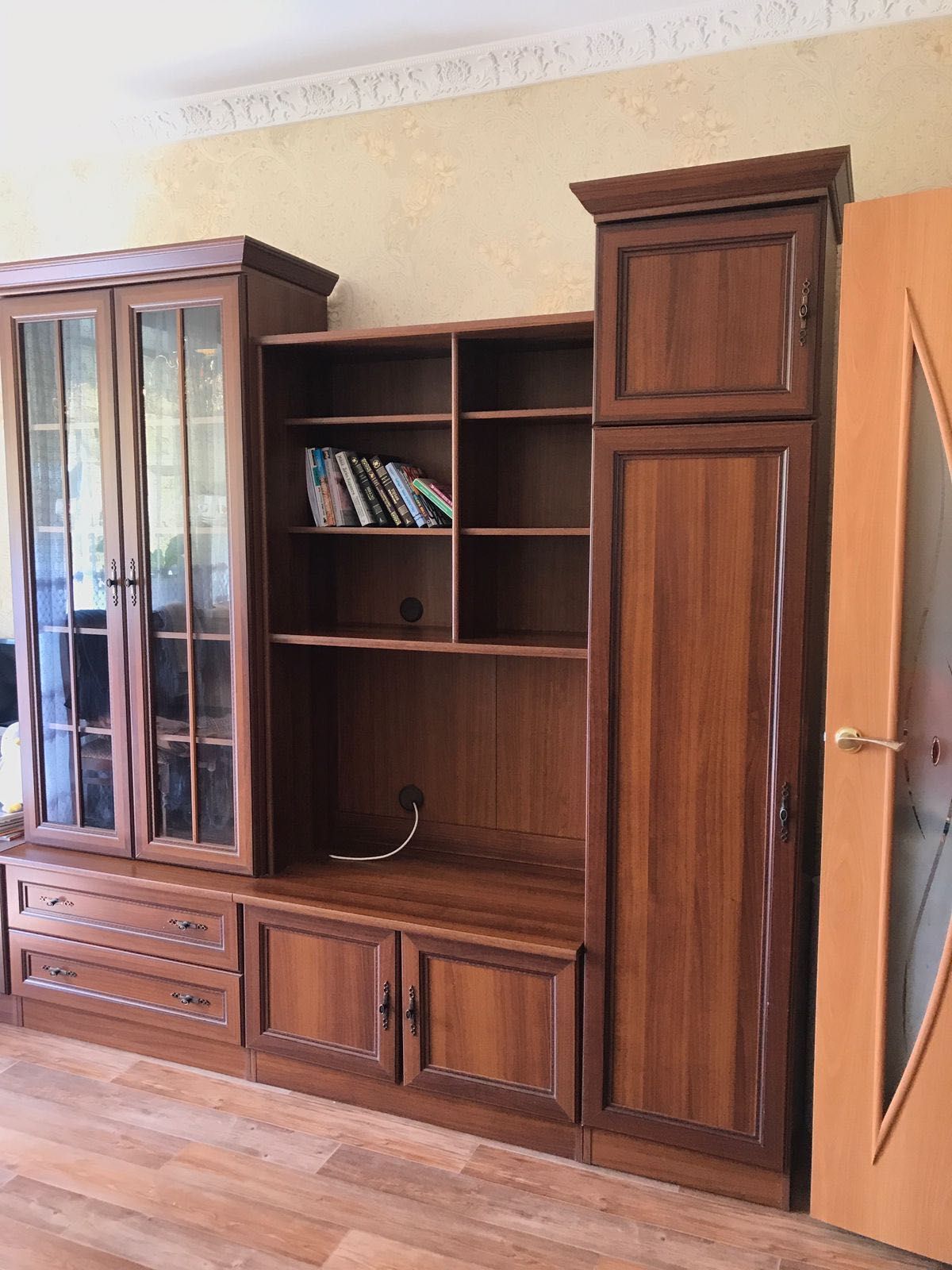 Диван,Стенка,Стуля