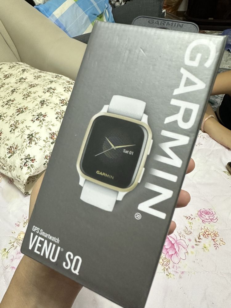 Garmin Venu SQ умные смарт часы