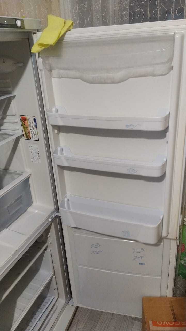Продам холодильник Indesit