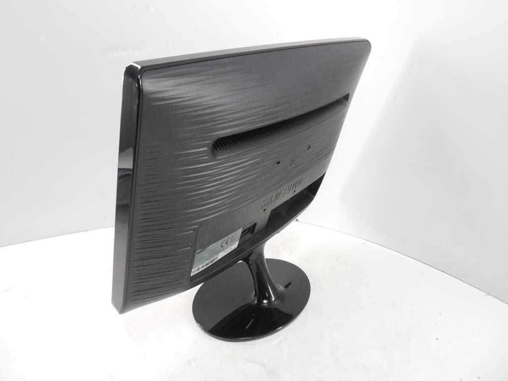 Samsung SyncMaster B1930NW 19", 1440x900 (16:10)/ 60Гц/ VGA (D-Sub).