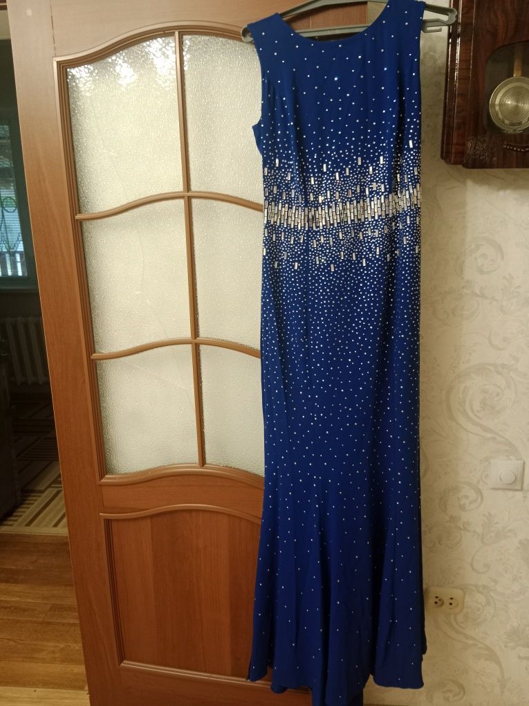Вечерние платья.