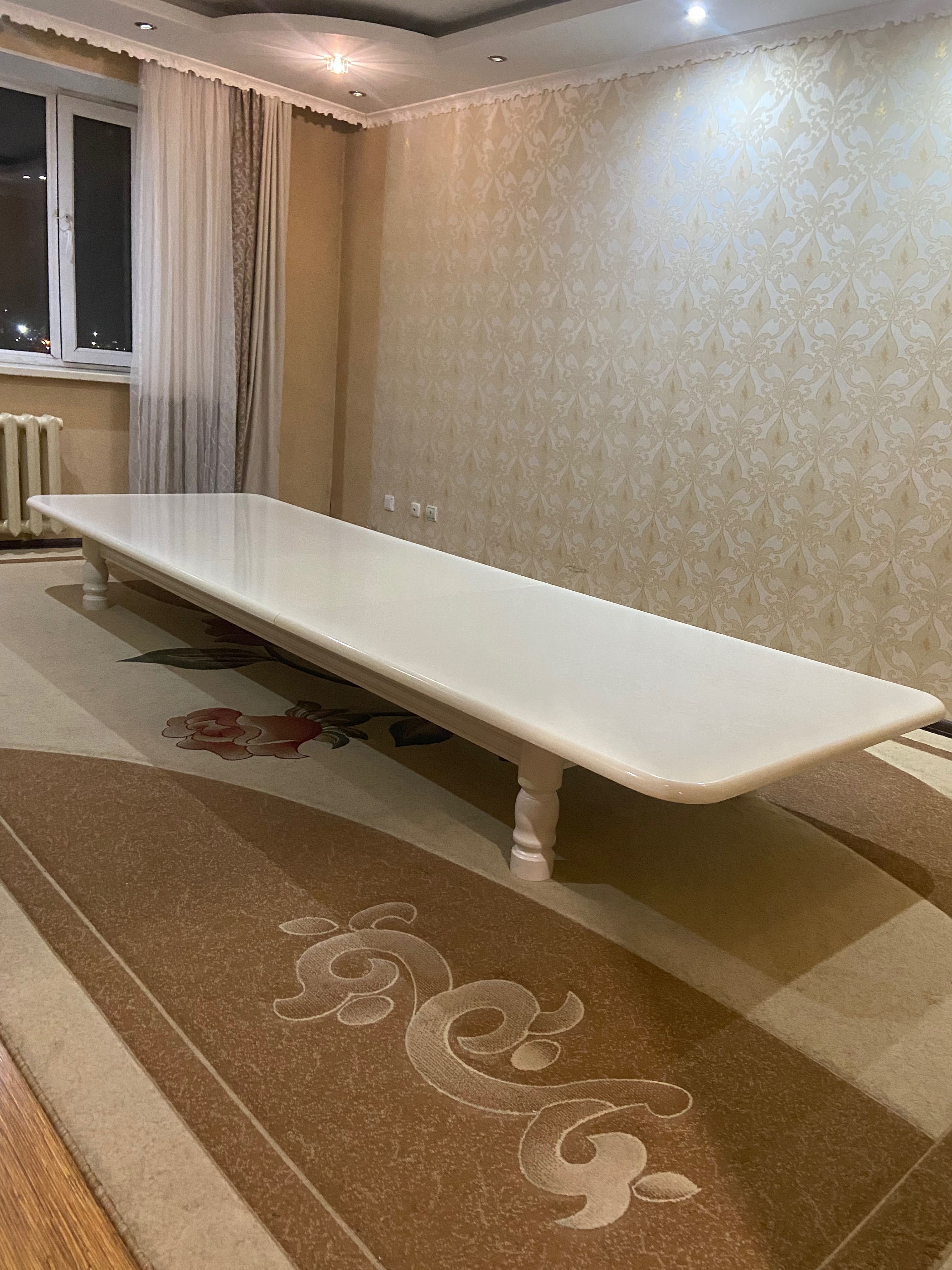 Стол для гостиной