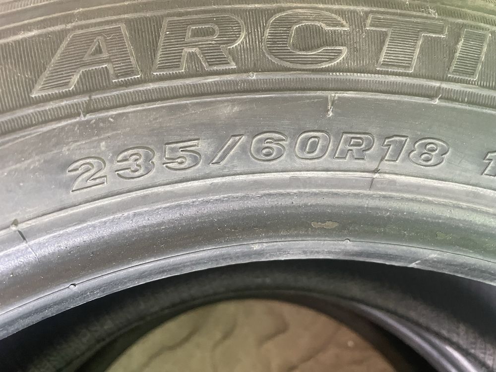 Продам зимнюю шипованную резину маxxis