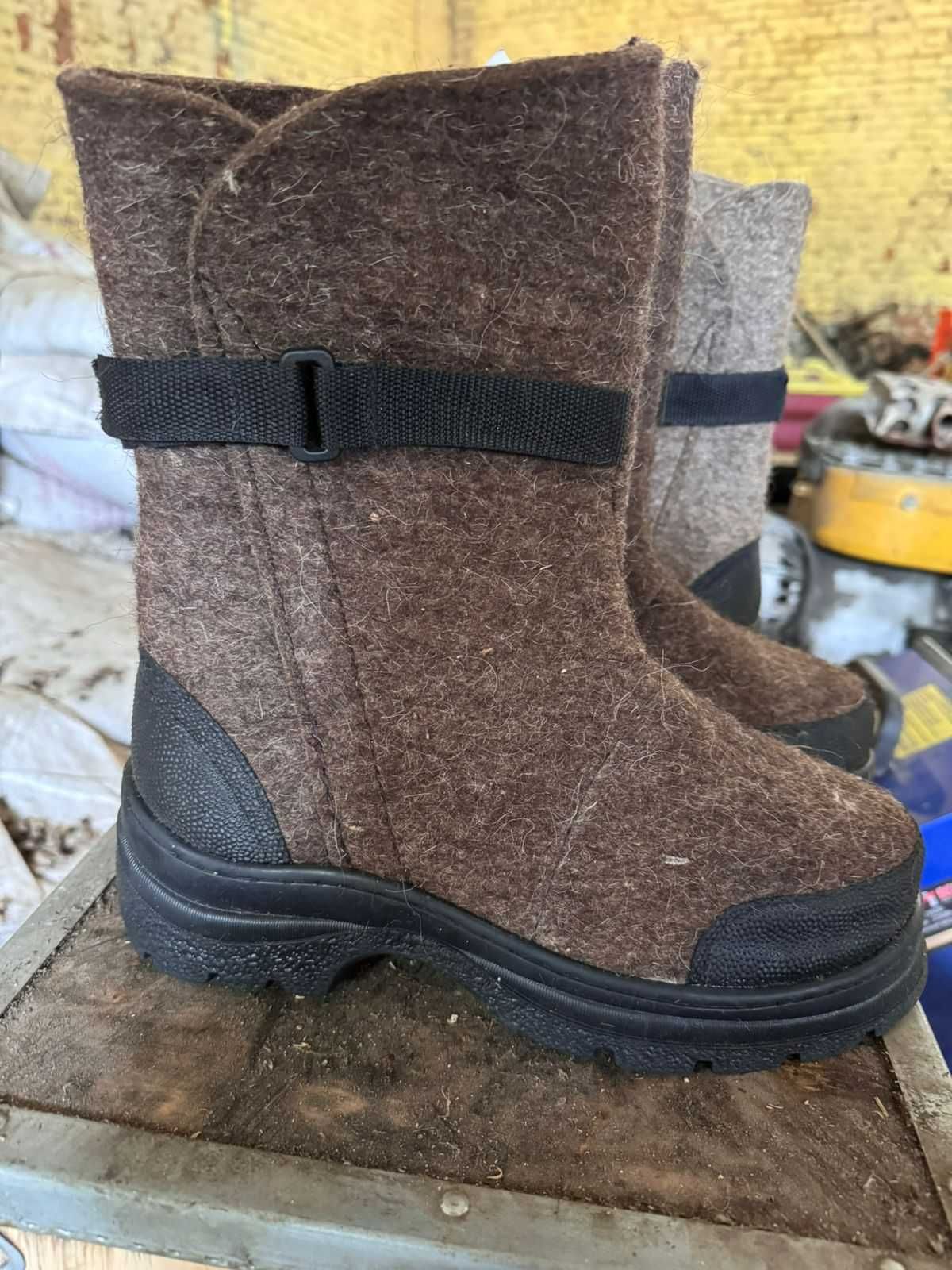Продам рабочие валенки новые