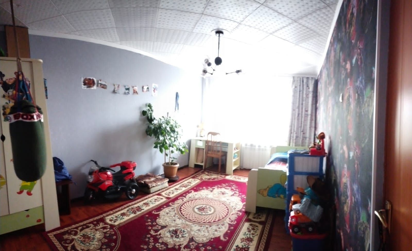 Продам четырех комнатную квартиру